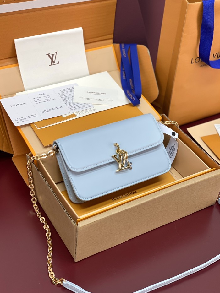 NIGO Louis Vuitton WALLET ON CHAIN LV BLOOM Women's Solid Color Metal Chain Shoulder Strap Cowhide Leather Handbag Single Shoulder Crossbody Bag Bags #nigo77333