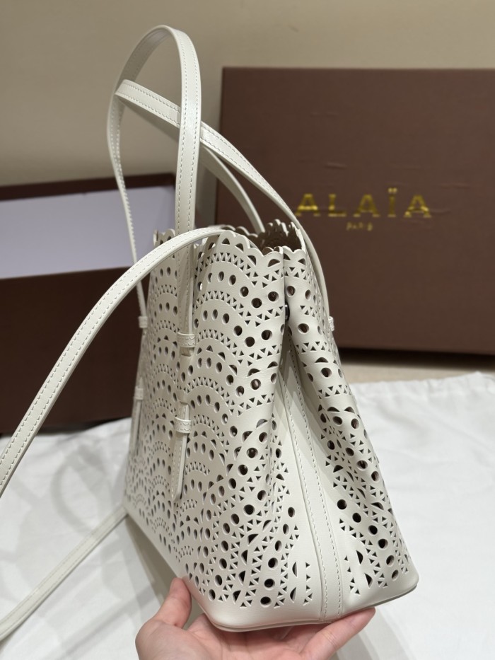 NIGO Alaia MINA 20 BAG IN VIENNE WAVE CALFSKIN Women's Solid Color Openwork Design Button Closure Wave Calfskin Shoulder Bag Handbag Bags #nigo77381