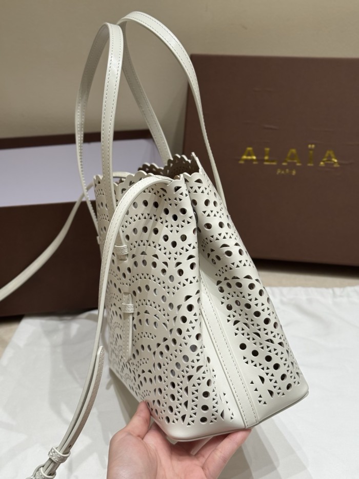 NIGO Alaia MINA 20 BAG IN VIENNE WAVE CALFSKIN Women's Solid Color Openwork Design Button Closure Wave Calfskin Shoulder Bag Handbag Bags #nigo77381