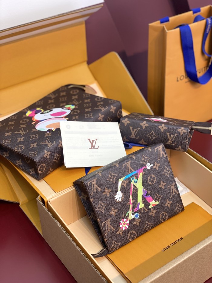 NIGO Louis Vuitton LV x TM Women's Solid Color Letter Print Graffiti Pattern Leather Zipper Closure Three-in-One Clutch Bag Bags #nigo77916