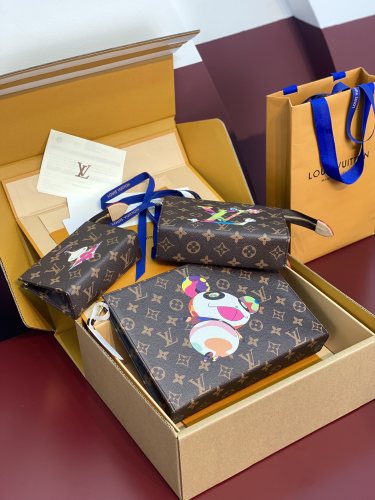 NIGO Louis Vuitton LV x TM Women's Solid Color Letter Print Graffiti Pattern Leather Zipper Closure Three-in-One Clutch Bag Bags #nigo77916