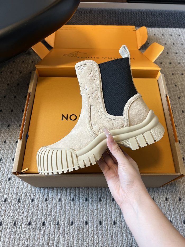 NIGO Louis Vuitton Women's Autumn/winter Solid Color Round Toe Short Boot With Thick Sole Suede Classic Fashion Boots Shoes #nigo78119