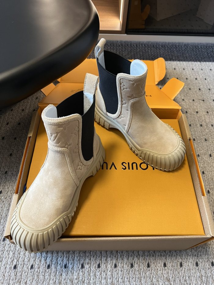 NIGO Louis Vuitton Women's Autumn/winter Solid Color Round Toe Short Boot With Thick Sole Suede Classic Fashion Boots Shoes #nigo78119