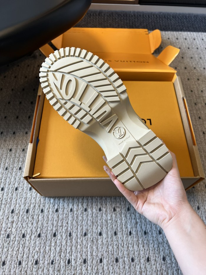 NIGO Louis Vuitton Women's Autumn/winter Solid Color Round Toe Short Boot With Thick Sole Suede Classic Fashion Boots Shoes #nigo78119