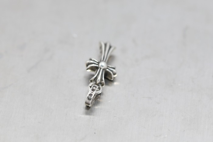 NIGO Chrome Hearts Classic Pendant With A Three-dimensional Silver Cross Pattern For Men And Women Fashionable Pendant Necklace #nigo78138