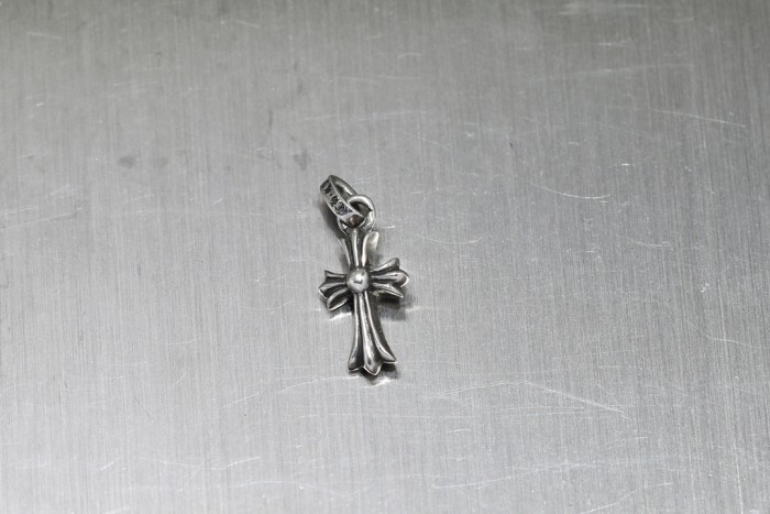 NIGO Chrome Hearts Classic Pendant With A Three-dimensional Silver Cross Pattern For Men And Women Fashionable Pendant Necklace #nigo78138