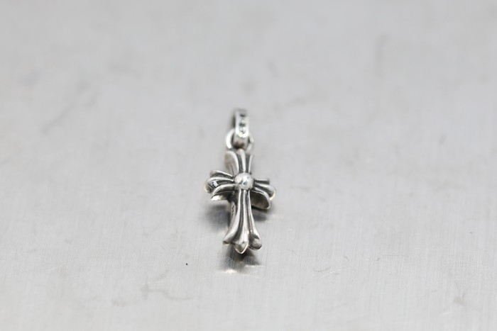 NIGO Chrome Hearts Classic Pendant With A Three-dimensional Silver Cross Pattern For Men And Women Fashionable Pendant Necklace #nigo78138