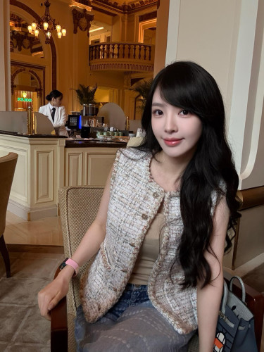 NIGO Chanel Métiers D'art Collection Tweed Gold Thread Vest Women's Spring And Summer Short Sleeveless Undershirt Tops Fashionable And Elegant Trend Jacket Ngvp #nigo2222