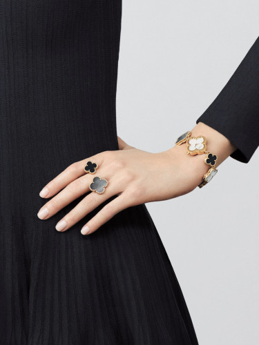 NIGO Van Cleef&Arpels Alhambra Watch Small Model Color Silver Gold Rose Gold Lucky Clover Quartz Movement Onyx Shell Watch Accessories #nigo81415