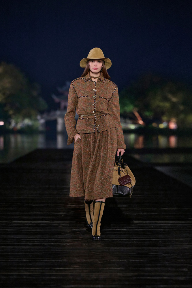 NIGO Chanel Women's Fall And Winter Golden Brown Belt Tweed Silhouette Jacket Sequins Beaded On The Button Luxury Retro Slim Jacket Ngvp #nigo2235