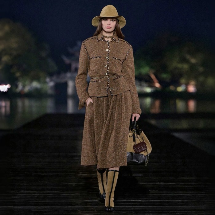 NIGO Chanel Women's Fall And Winter Golden Brown Belt Tweed Silhouette Jacket Sequins Beaded On The Button Luxury Retro Slim Jacket Ngvp #nigo2235
