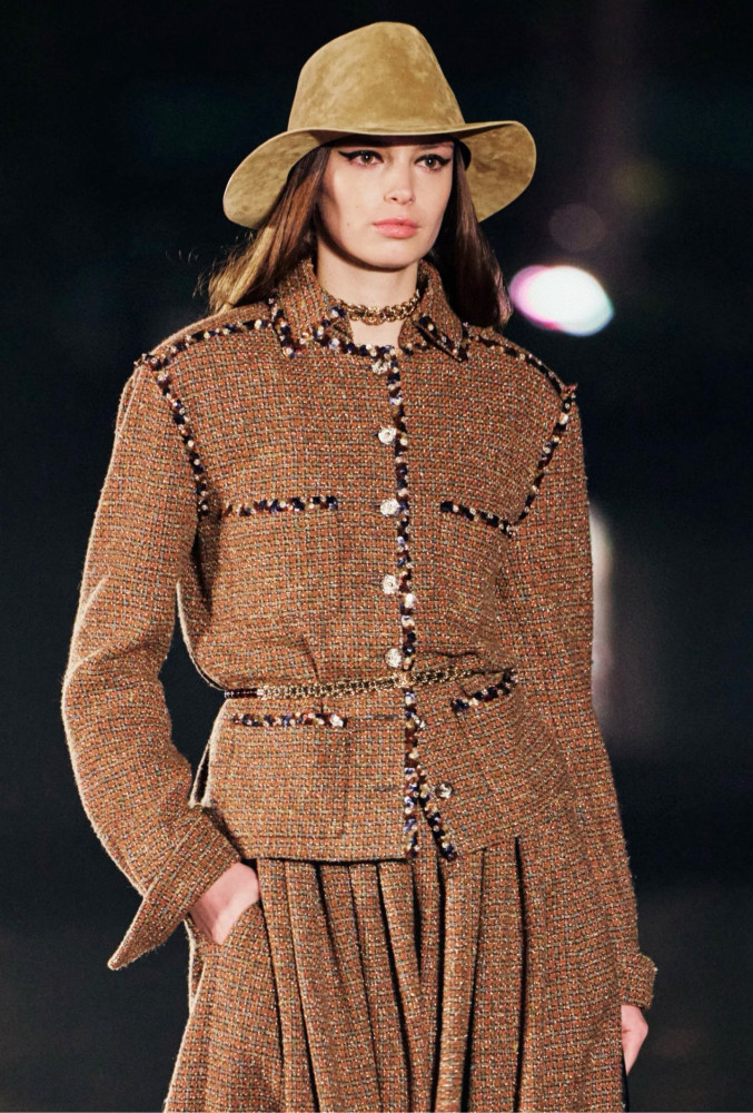 NIGO Chanel Women's Fall And Winter Golden Brown Belt Tweed Silhouette Jacket Sequins Beaded On The Button Luxury Retro Slim Jacket Ngvp #nigo2235