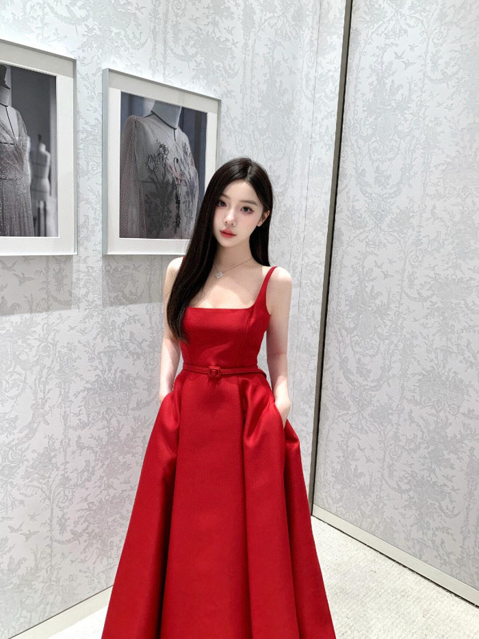 NIGO Dior Women's Spring/Summer Two-Tone Pearl Belt Flared High Street Solid Color Square Neck Mid-Length Halter Dresses Ngvp #nigo2157