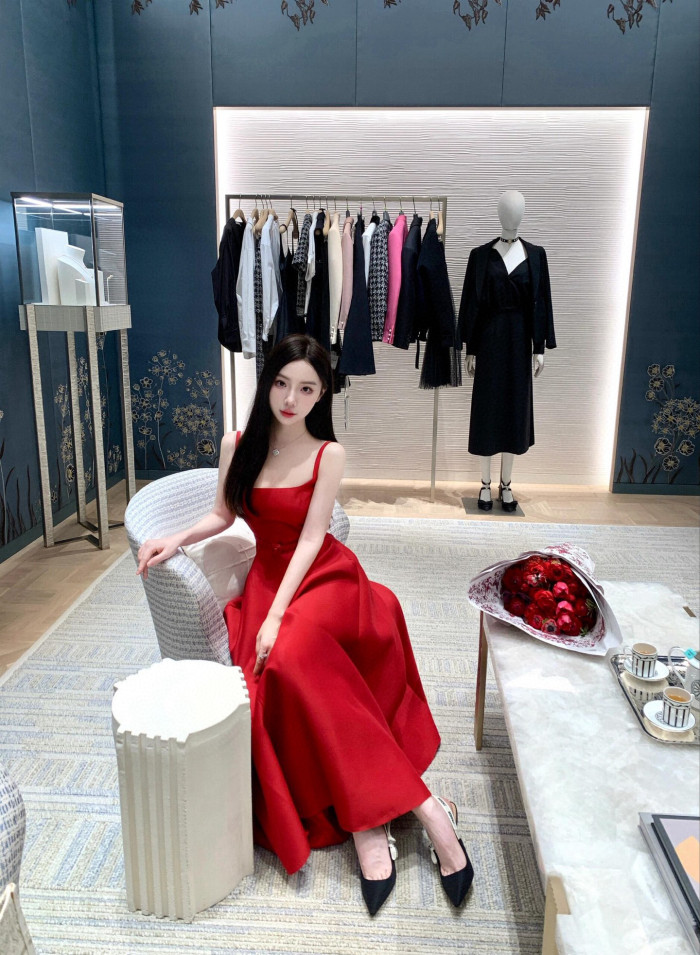 NIGO Dior Women's Spring/Summer Two-Tone Pearl Belt Flared High Street Solid Color Square Neck Mid-Length Halter Dresses Ngvp #nigo2157