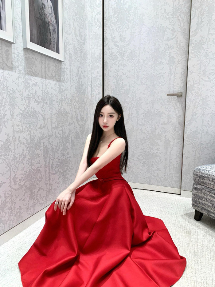 NIGO Dior Women's Spring/Summer Two-Tone Pearl Belt Flared High Street Solid Color Square Neck Mid-Length Halter Dresses Ngvp #nigo2157