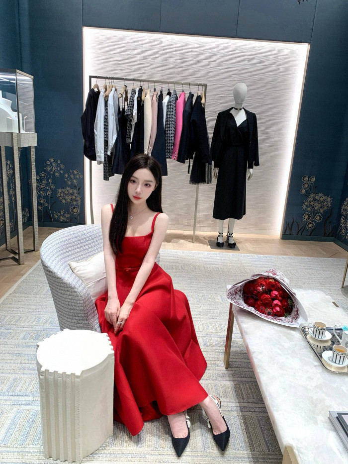 NIGO Dior Women's Spring/Summer Two-Tone Pearl Belt Flared High Street Solid Color Square Neck Mid-Length Halter Dresses Ngvp #nigo2157