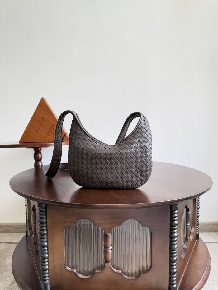 NIGO Bottega Veneta  Small Veneto Men's And Women's Fashionable Simple  Classic Checkered Weave Solid Color Leather Crossbody Bag And Handbag Bags 836918V5RI12816 #nigo78345