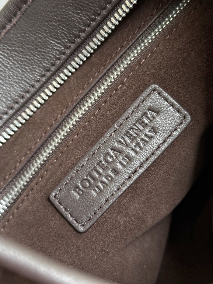 NIGO Bottega Veneta  Small Veneto Men's And Women's Fashionable Simple  Classic Checkered Weave Solid Color Leather Crossbody Bag And Handbag Bags 836918V5RI12816 #nigo78345