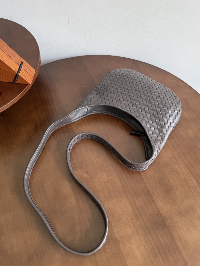 NIGO Bottega Veneta  Small Veneto Men's And Women's Fashionable Simple  Classic Checkered Weave Solid Color Leather Crossbody Bag And Handbag Bags 836918V5RI12816 #nigo78345
