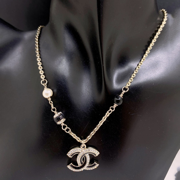NIGO Chanel Women's Fashion Classic Rhinestone Embellished Double C Design Logo Pearl Necklace Jewelry  Accessories #nigo78554