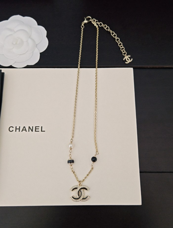 NIGO Chanel Women's Fashion Classic Rhinestone Embellished Double C Design Logo Pearl Necklace Jewelry  Accessories #nigo78554