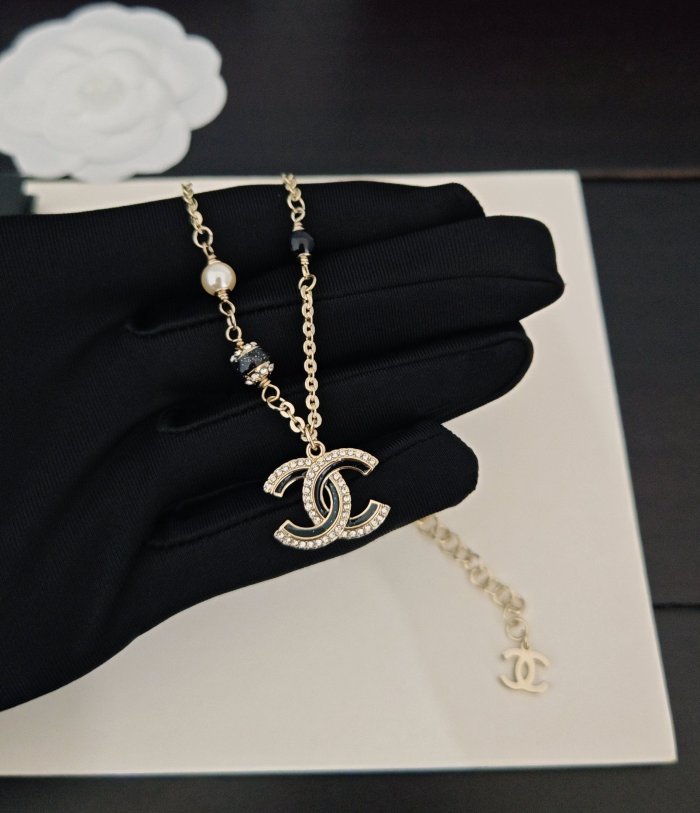 NIGO Chanel Women's Fashion Classic Rhinestone Embellished Double C Design Logo Pearl Necklace Jewelry  Accessories #nigo78554