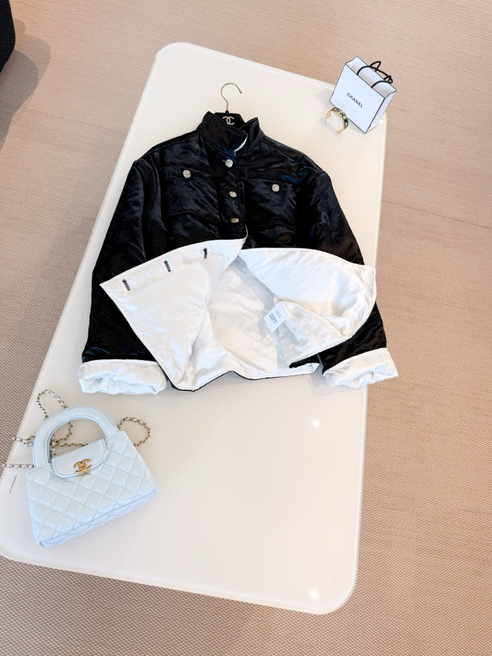 NIGO Chanel Métiers D’art Women's Fall/Winter Fashion Classic Subtle Jacquard Vertical Button Silk Cotton Blend Coat Round Neck Jacquard Jacket #nigo78563