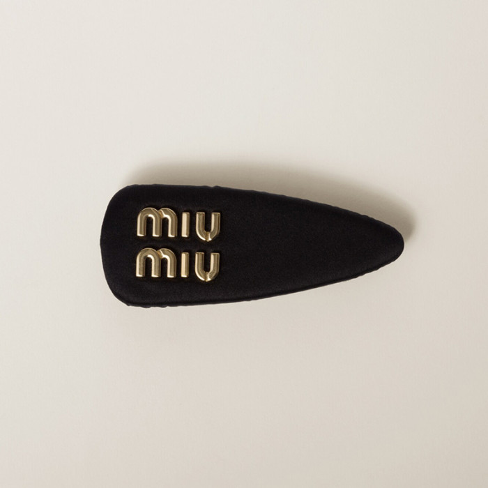 NIGO MiuMiu Women's 3D Logo-Embellished Solid-Color Patent Leather Hair Clip With Velvet Hair Accessory #nigo81551