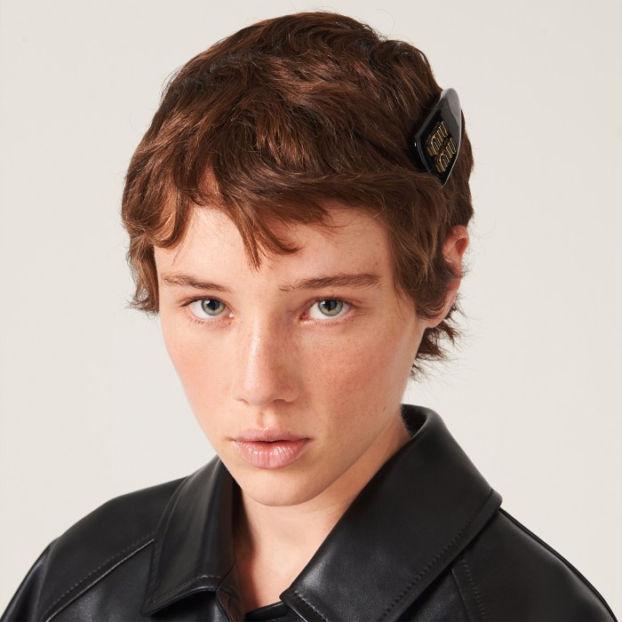 NIGO MiuMiu Women's 3D Logo-Embellished Solid-Color Patent Leather Hair Clip With Velvet Hair Accessory #nigo81551