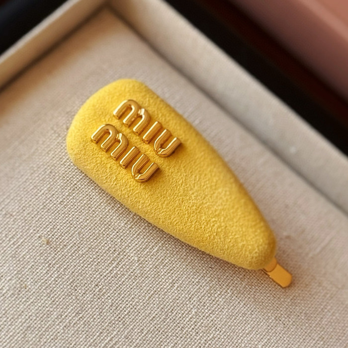 NIGO MiuMiu Women's 3D Logo-Embellished Solid-Color Patent Leather Hair Clip With Velvet Hair Accessory #nigo81551