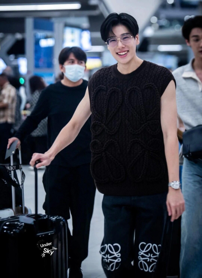 NIGO Loewe Women's High-Street Crew Neck Sleeveless Wool Vest Spring/Fall Logo Knit Sweater #nigo81567