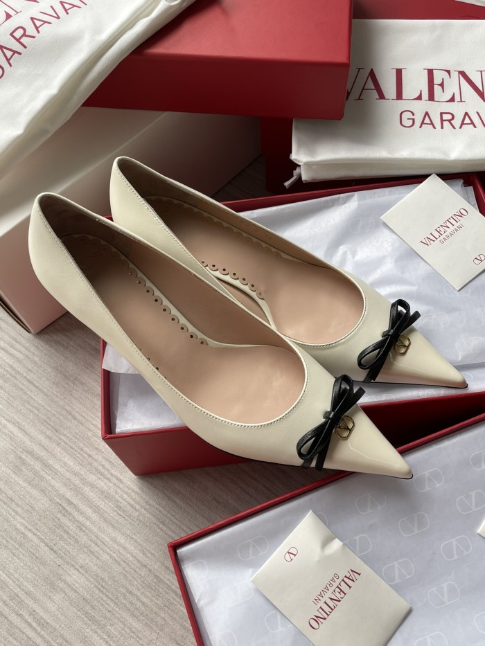 NIGO Valentino Women's Spring/Fall Classic Pointed Toe Covered Toe Bow V-Logo Sandals 4cm Heel Height Shoes #nigo78843