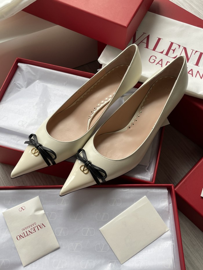 NIGO Valentino Women's Spring/Fall Classic Pointed Toe Covered Toe Bow V-Logo Sandals 4cm Heel Height Shoes #nigo78843