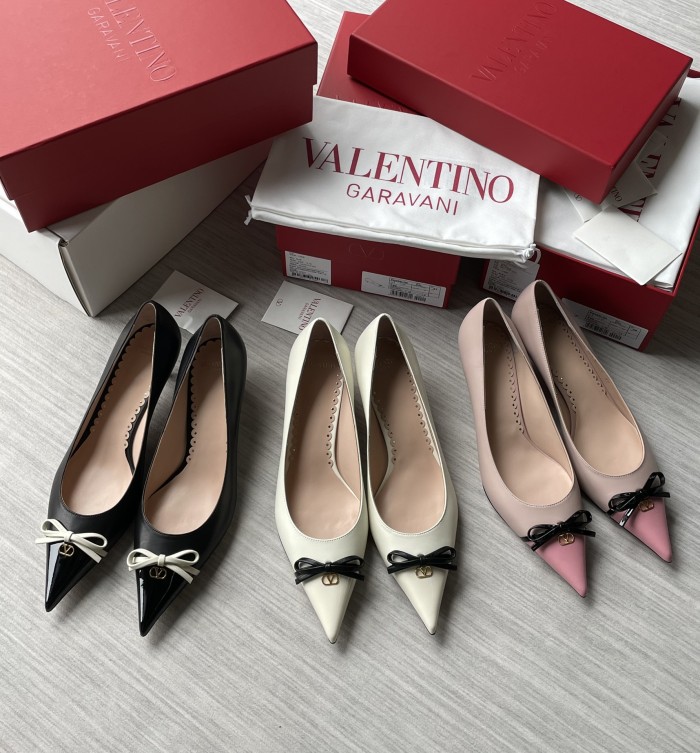 NIGO Valentino Women's Spring/Fall Classic Pointed Toe Covered Toe Bow V-Logo Sandals 4cm Heel Height Shoes #nigo78843