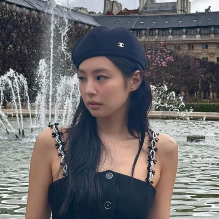 NIGO Chanel Women's Fall/Winter Fashion Classic Solid Color Metal Logo Beret Hat  Accessories #nigo78924
