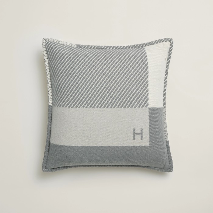 NIGO Hermes H Riviera Autumn/winter Fashion Classic Color Blocked H Logo Pattern Decorative Cashmere Wool Blanket And Color Blocked Cushion Set Home  Household items Accessories #nigo79136