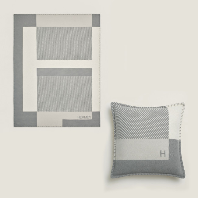 NIGO Hermes H Riviera Autumn/winter Fashion Classic Color Blocked H Logo Pattern Decorative Cashmere Wool Blanket And Color Blocked Cushion Set Home  Household items Accessories #nigo79136