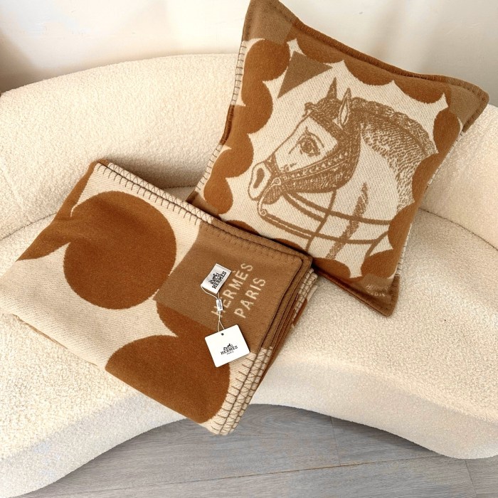 NIGO Hermes Cheval Joker blanket Autumn/winter Fashion Classic Color Block Poker Pattern Jacquard Knit Wool Blanket Recipe Style Cushion Set Home Accessories #nigo79138