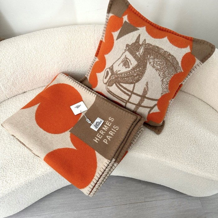 NIGO Hermes Cheval Joker blanket Autumn/winter Fashion Classic Color Block Poker Pattern Jacquard Knit Wool Blanket Recipe Style Cushion Set Home Accessories #nigo79138