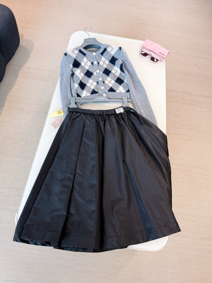 NIGO Prada Re-Nylon Women's Spring/Fall Fashion Classic Solid Color Nylon Skirt With 3D Waist Buckle And Full Skirt #nigo79188
