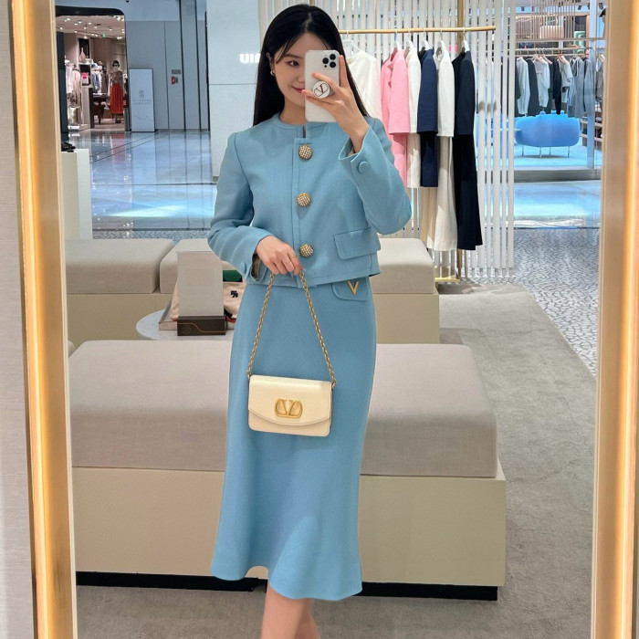NIGO Valentino Women's Fall/winter Fashion Minimalist Classic Crew Neck Solid Color Single Button Short Jacket Classic Minimalist V-shaped Button Design Skirt Suit Set #nigo79194