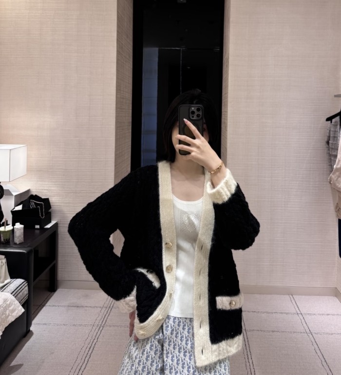 NIGO Chanel Women's Fall/Winter Wool And Mohair Blend Color-Block Single-Breasted V-Neck Long-Sleeve Knit Cardigan Ngvp #nigo2334