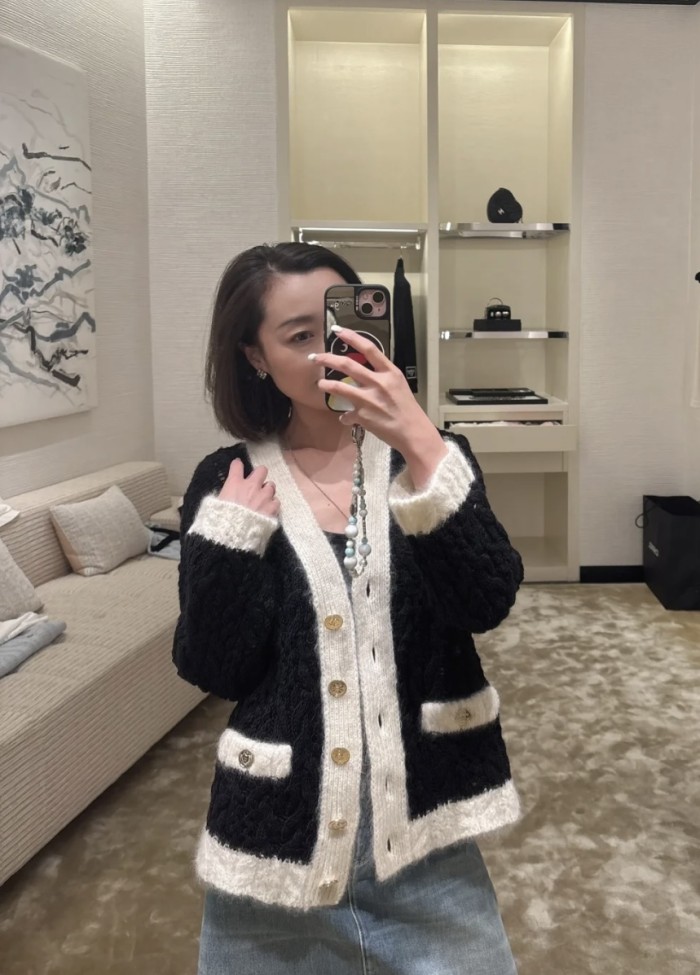 NIGO Chanel Women's Fall/Winter Wool And Mohair Blend Color-Block Single-Breasted V-Neck Long-Sleeve Knit Cardigan Ngvp #nigo2334