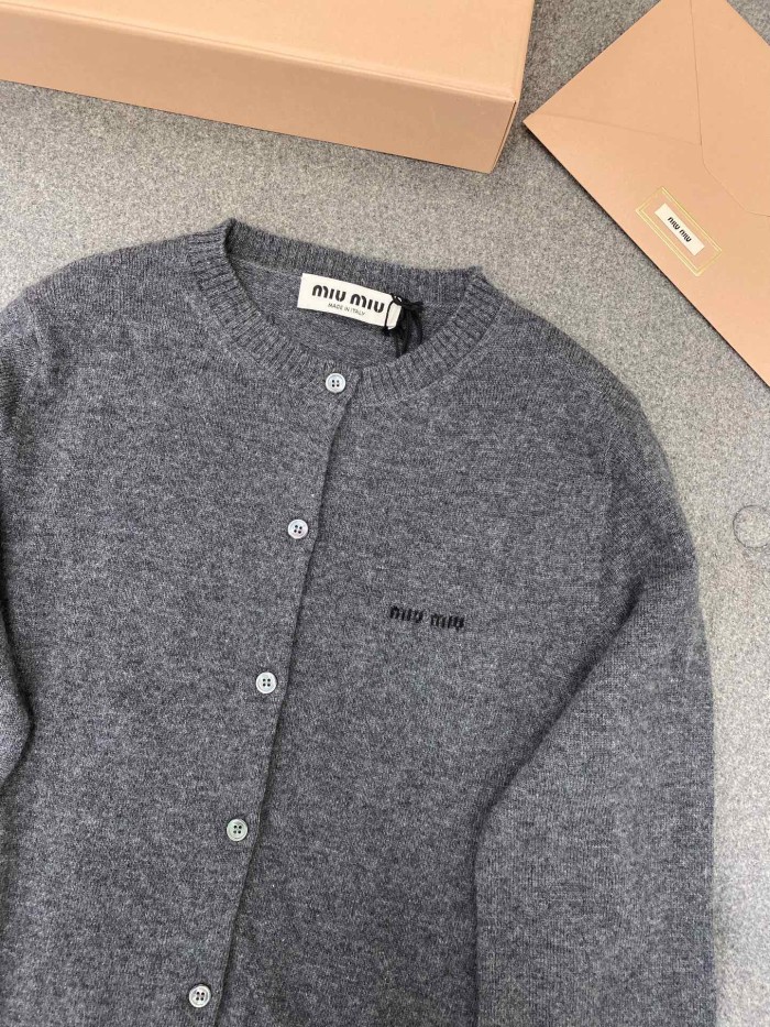 NIGO MiuMiu Women's Spring/Fall Fashion Casual Crew Neck Single Button Minimalist Cashmere Knit Sweater Cardigan #nigo79388