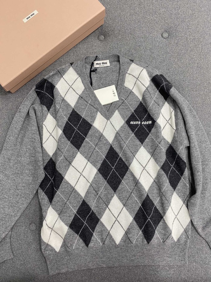 NIGO MiuMiu Women's Fall/Winter Fashion Casual V Neck Diamond Check Cashmere Knit Sweater #nigo79391