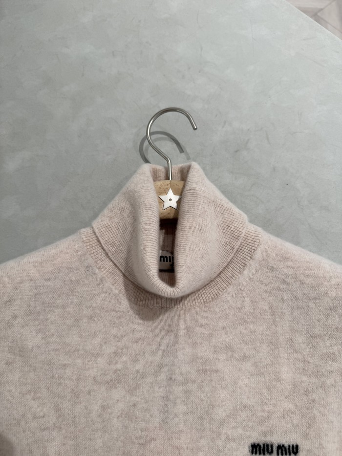 NIGO MiuMiu Women's Fall/Winter Fashion Casual Solid Color Cashmere Turtleneck Short Sleeve Knit Sweater #nigo79416