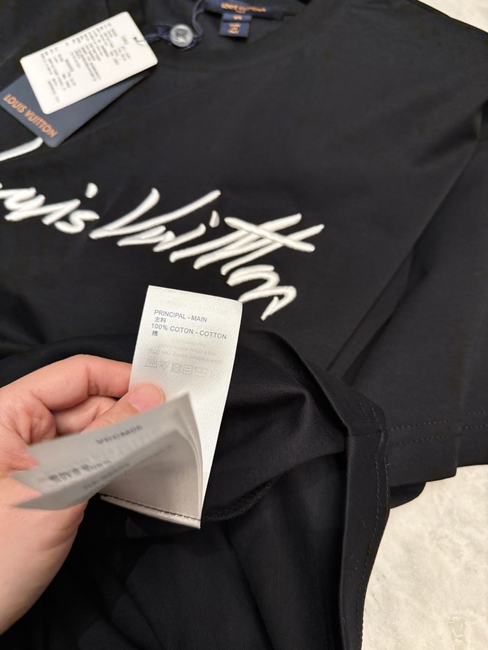 NIGO LOUIS VUITTON Women's and Men's Handwritten Logo T-shirt Simple Basic Style Embroidered letters ##nigo332341