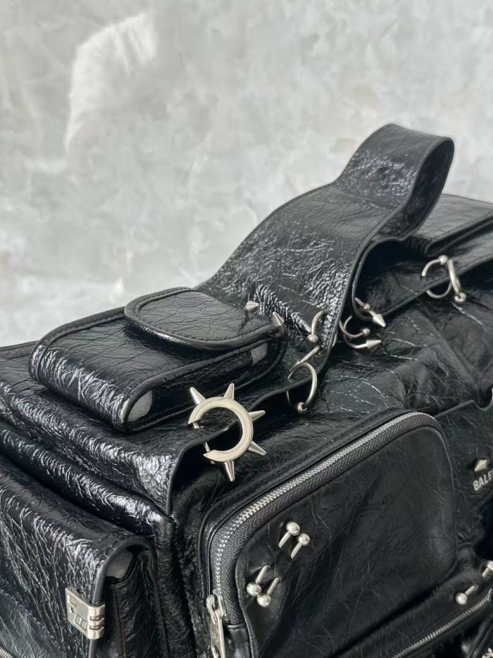 NIGO Balenciaga SUPERBUSY Perforated Large Shoulder Bag Sheepskin Vintage Work Pocket Punk Rivets Multiple Pockets #nigo332598