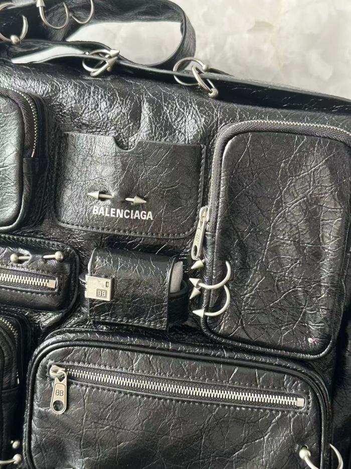NIGO Balenciaga SUPERBUSY Perforated Large Shoulder Bag Sheepskin Vintage Work Pocket Punk Rivets Multiple Pockets #nigo332598
