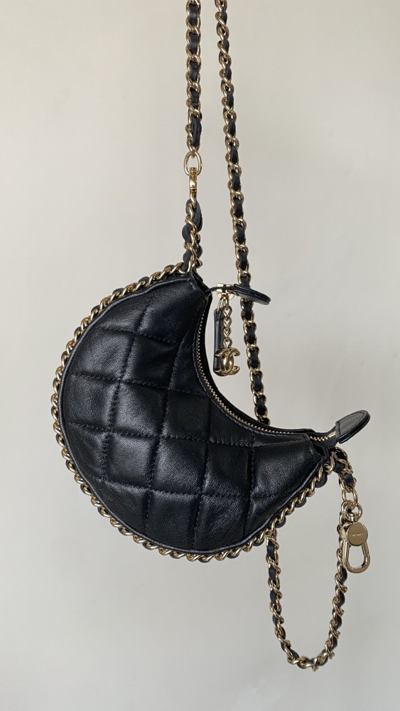 NIGO Chanel Diamond Chain Moon Bag Fashionable and Versatile Shoulder Crossbody Bag #nigo332644